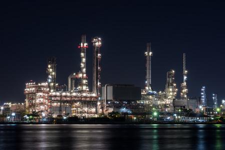石油和天然气炼油石化厂石油和天然气工业-炼油厂在黄昏-工厂-石油